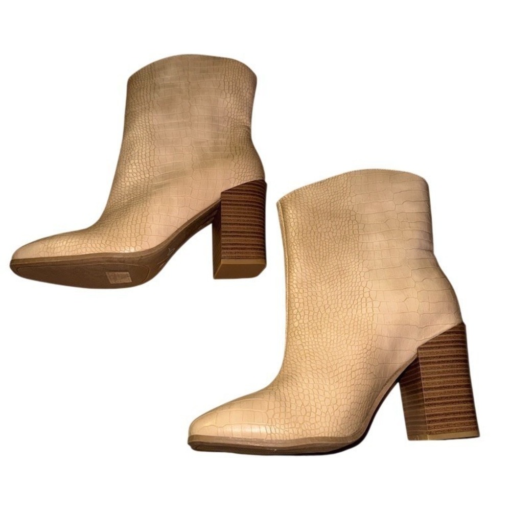 Ola Kai Brekinn Booties Womens 10 Ivory Croc Embossed Block heel comfort foam
